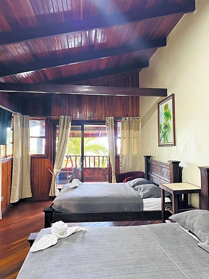 Hotel La Isla Inn