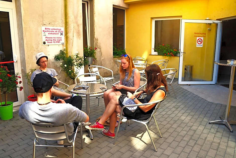 Do Step Inn  Hotel & Hostel