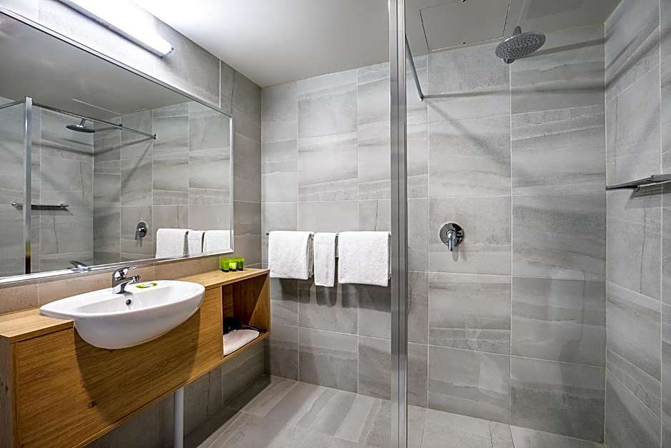 Nightcap at York on Lilydale