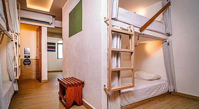Nomads Party Hotel & Hostel