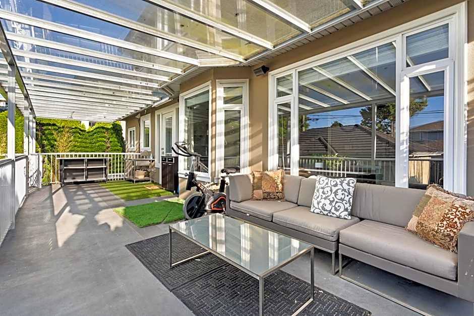 Luxurious Multi-Family Home in Vancouver West, 10 Mins Downtown