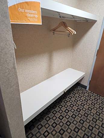 Queen Room - Accessible/Nonsmoking