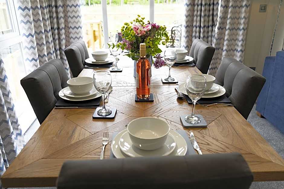 Hollicarrs - Lilypad Lodge