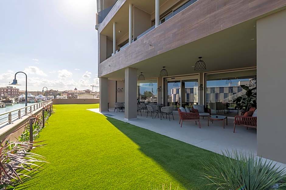 Visionair Suites & SPA-Room Only e Honesty Bar