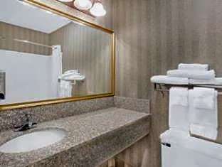 Efficiency Queen Room - Non-Smoking