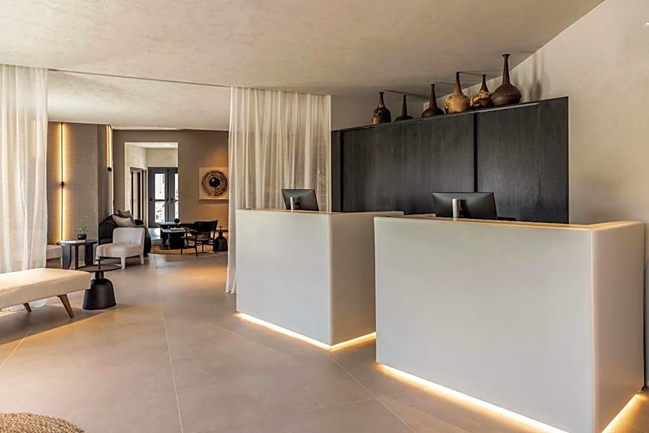 Domes Novos Santorini, Autograph Collection