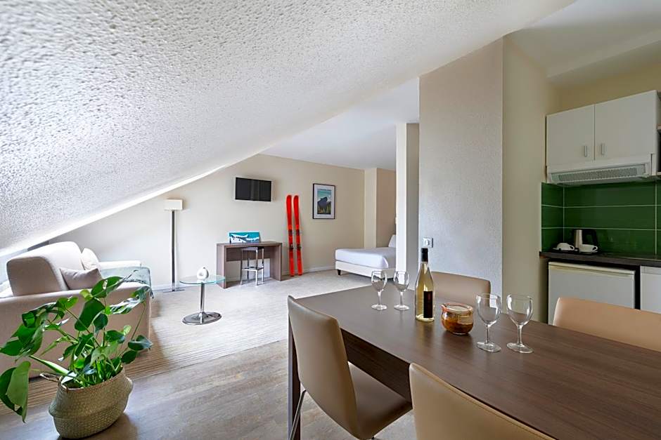 Kyriad ChambÃ©ry Centre - HÃ´tel et RÃ©sidence