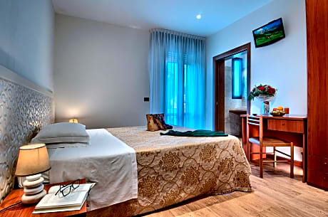 Double Room (1 Adult)