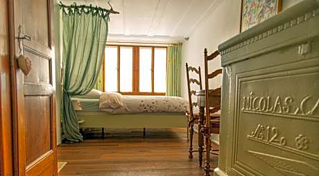 Chambre Tilleul / Vue historique / Bourg 30 / Gruyères