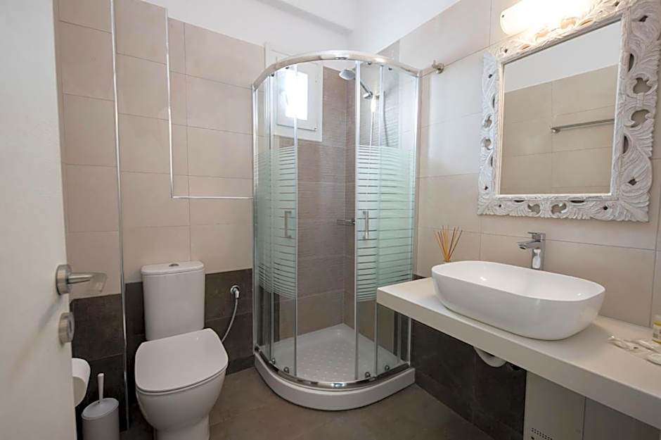 Eleftheria Hotel & Apartments