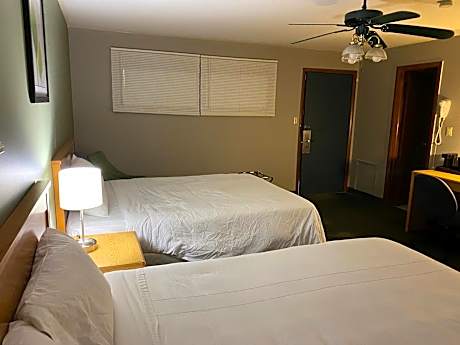 Queen Room with Two Queen Beds - Non-Smoking