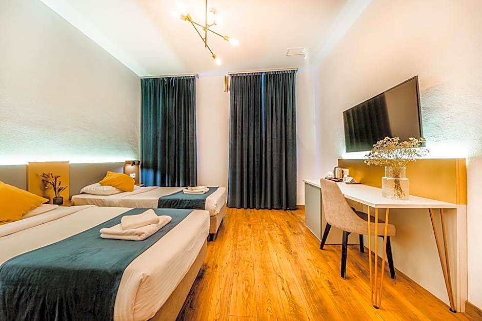 CASA CHITIC - HOTEL & RESTAURANT- Str Nicolae Balcescu 13