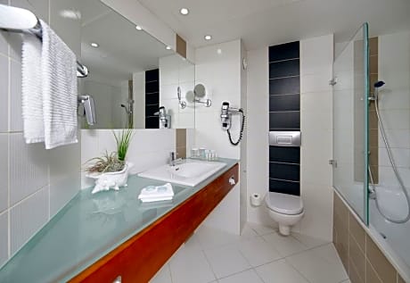 suite 3 adults
