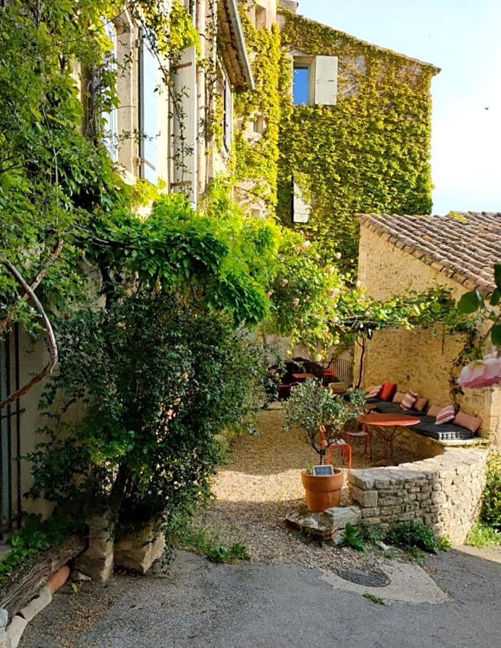 La Maison près de la Fontaine