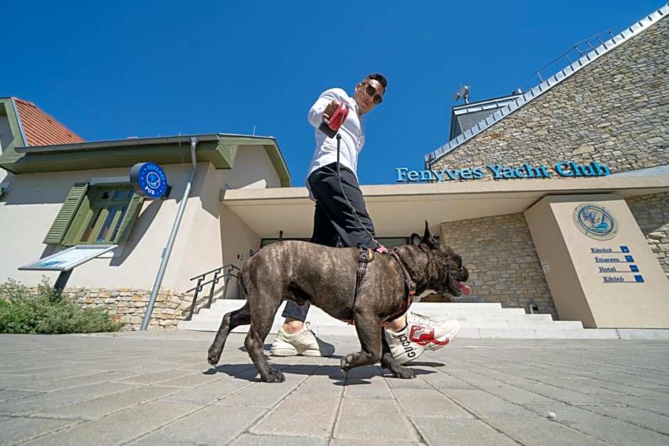 Fenyves Yacht Club Superior