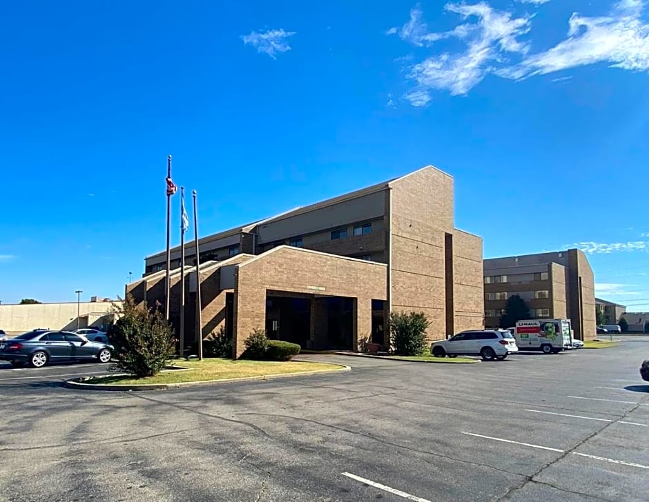 Tulsa Square Hotel Central, I-44 By OYO