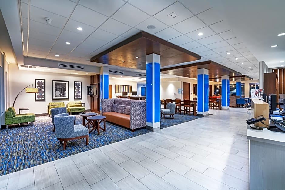 Holiday Inn Express And Suites Parsons By IHG