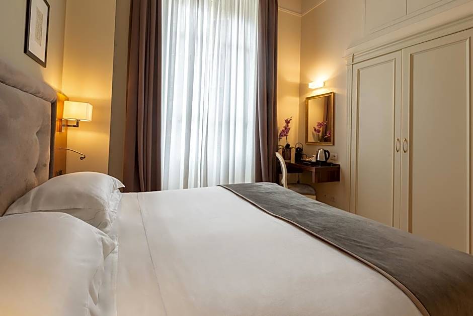 Hotel Embassy