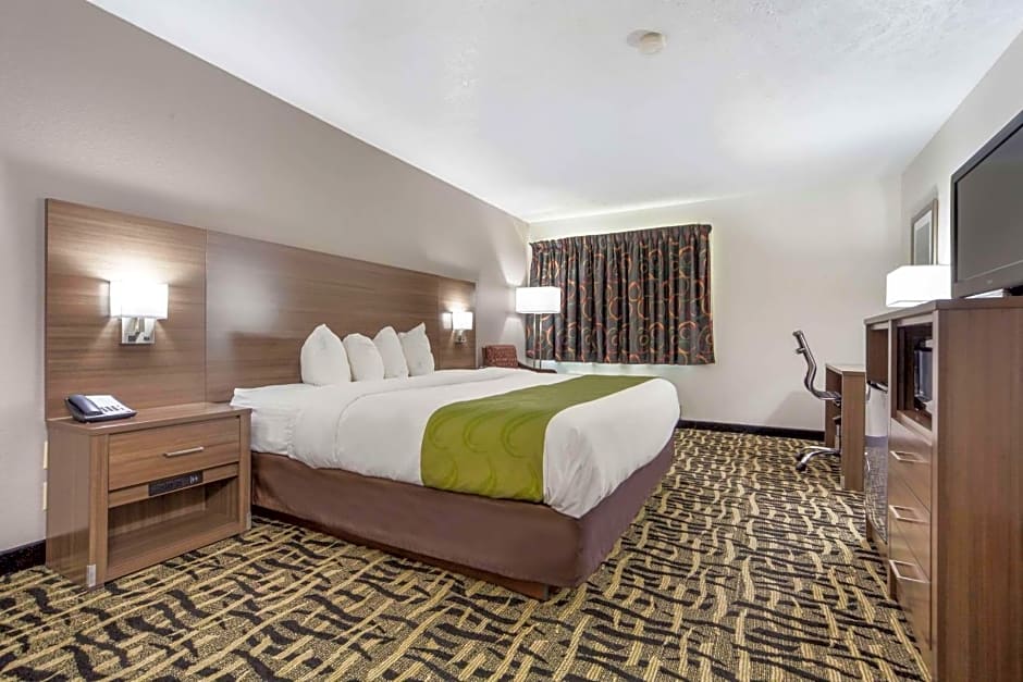 Quality Inn & Suites West Omaha - NE Linclon