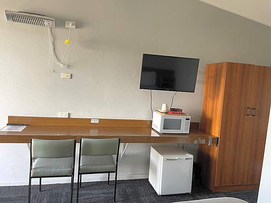 County Lodge Motor Inn