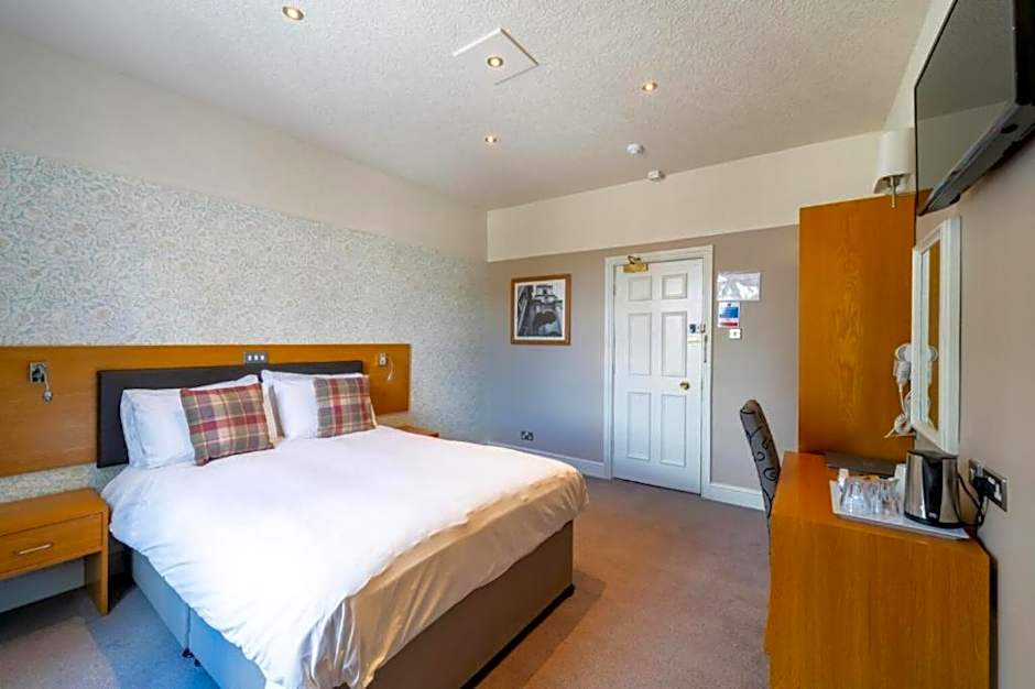 OYO The Red Lion Hotel