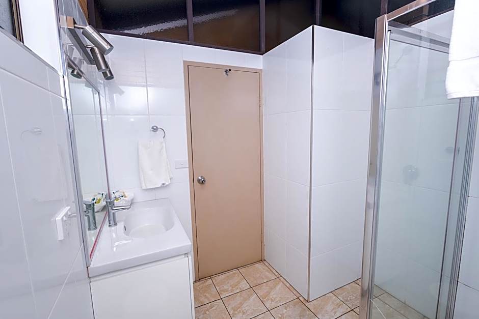 All Travellers Motor Inn