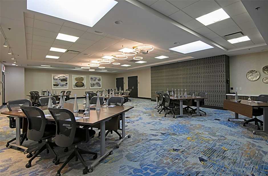 DoubleTree by Hilton West Edmonton