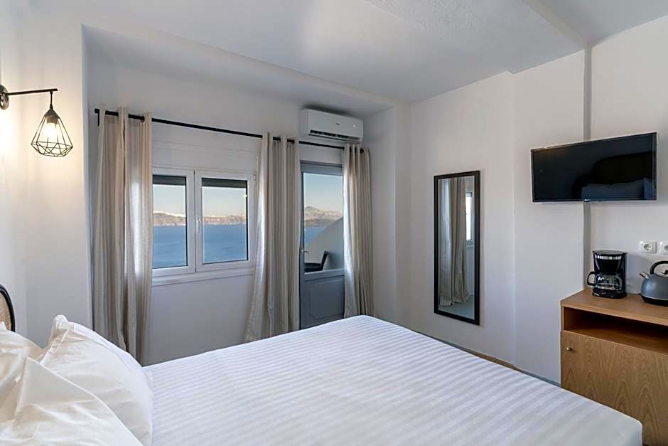 Evanthia Best View Thirassia Island Hotel