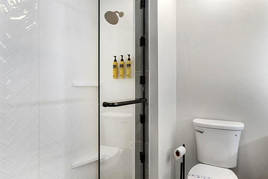 Best Western Plus Rose City Conference Center Inn