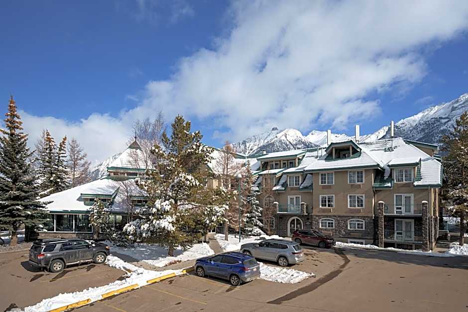 Pocaterra Inn & Waterslide