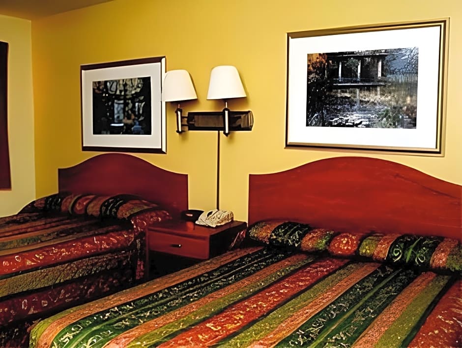 Econo Lodge East
