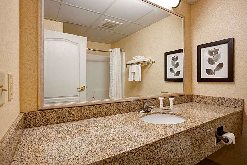 Comfort Inn & Suites St. Paul Northeast