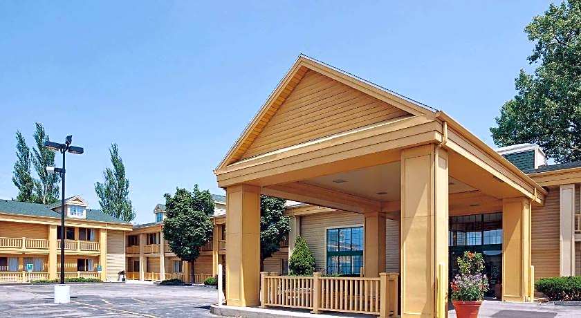 La Quinta Inn & Suites by Wyndham Oshkosh