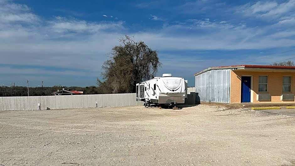 Apollo Lodge and RV Park