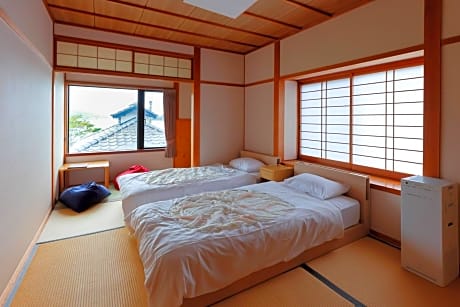 Japanese-Style Twin Room with Sea View