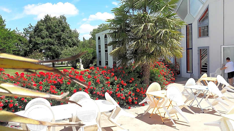 Agape Hotel Niort- Bessines