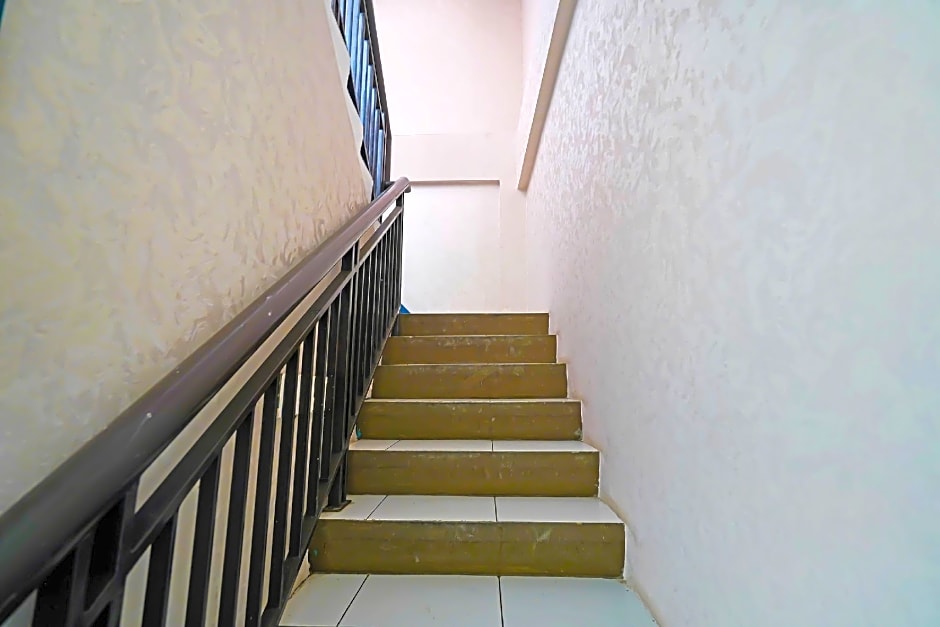 OYO Life 92720 Mekarwangi Guest House