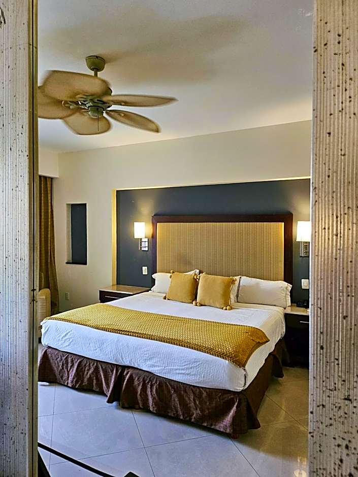 Photo 1 of 9 of Junior Suite