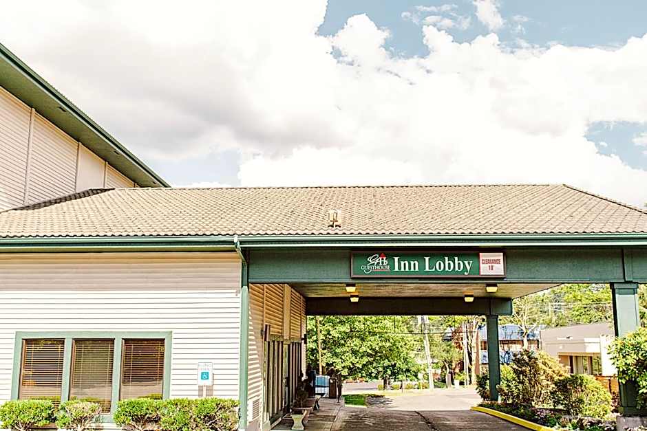 Lavissh Inn and Suites