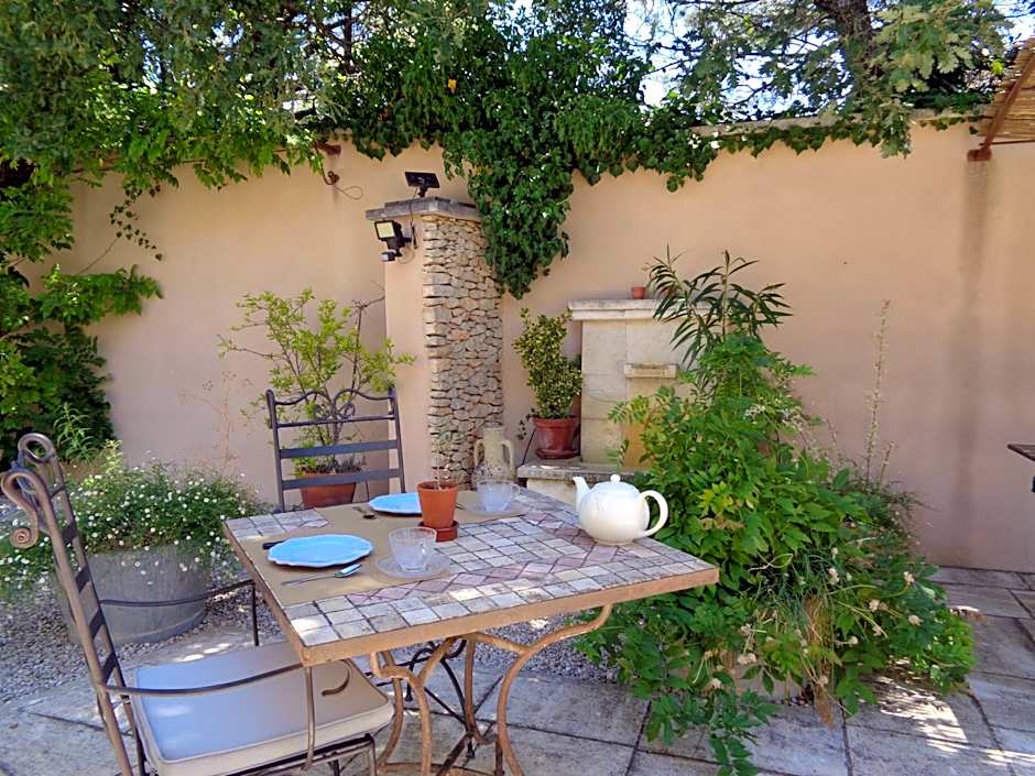 Clos des Lavandes - Chambres et Suites de charme climatisées-Luberon