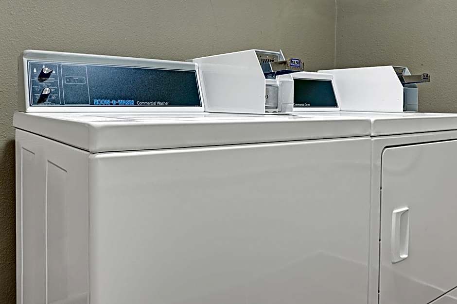 Travelodge by Wyndham Iowa City