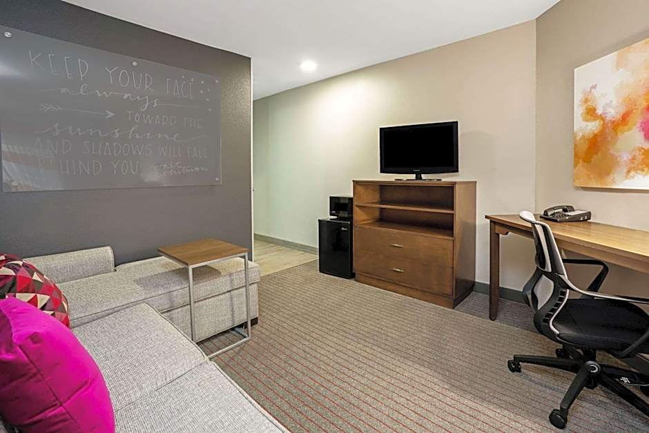 La Quinta Inn & Suites by Wyndham Seattle-Federal Way