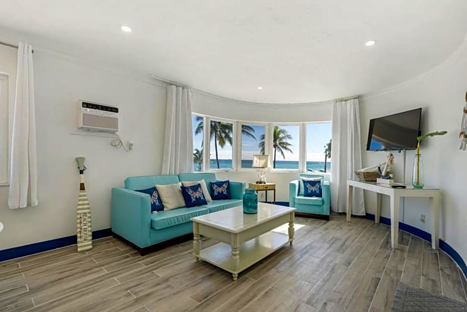 Walkabout 1 Tower Suite in the heart of Hollywood Beach