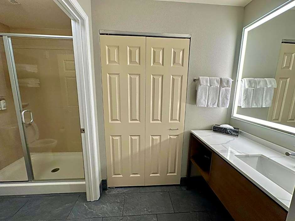 Staybridge Suites Milwaukee West-Oconomowoc By IHG