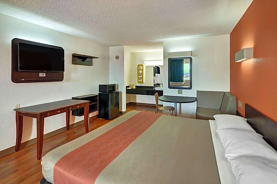 Motel 6-Lindale, TX