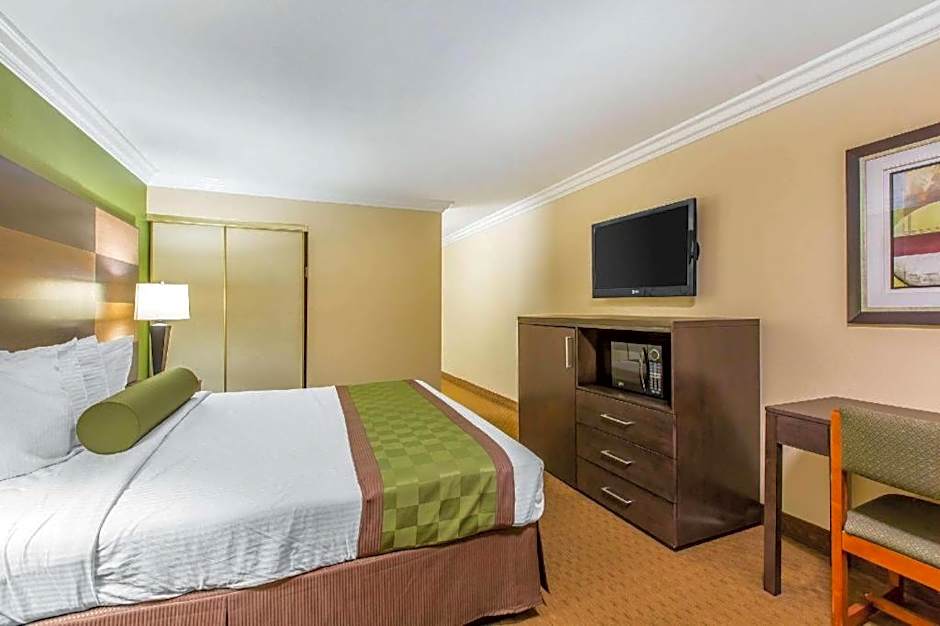Rodeway Inn & Suites Canyon Lake-Menifee West