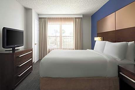 Suite, 2 Bedrooms (Mobility/Hearing Accessible, Tub) (2 Double Beds)