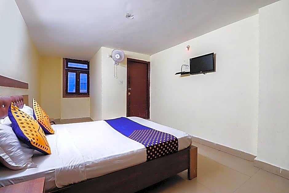 OYO 9016 Charu Comforts