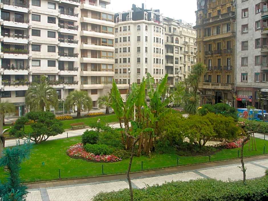 Hotel Zaragoza Plaza