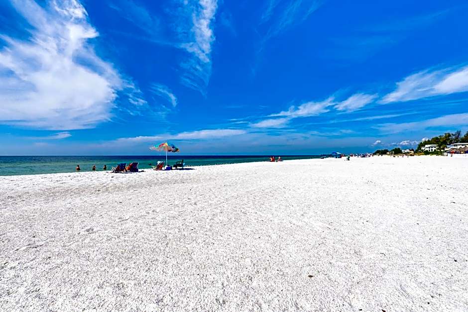 Absolute Anna Maria-Private Beach Access-Heated Pool-Water Views From Every Room